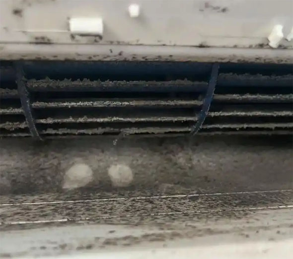 崇明空调吹的风有股烧焦味是怎么回事